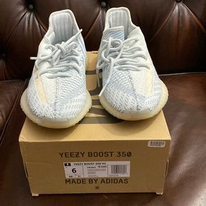 Yeezy 350 boost v2 in really good condition
